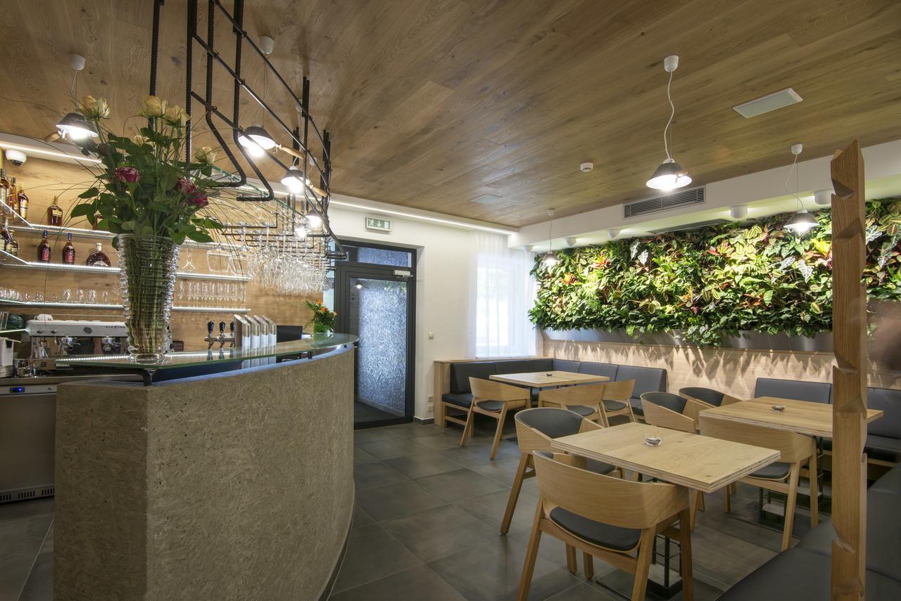 Hotel A Restaurace U Stavare Vsetín 외부 사진